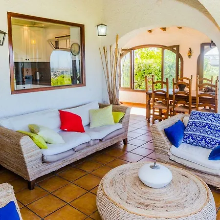 Alcantara Villa *