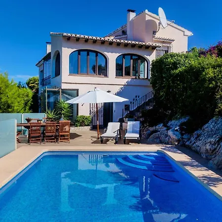 Alcantara Villa